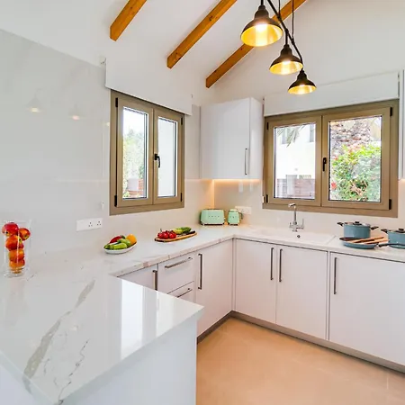 Villa Sophia By Ezoria Paphos