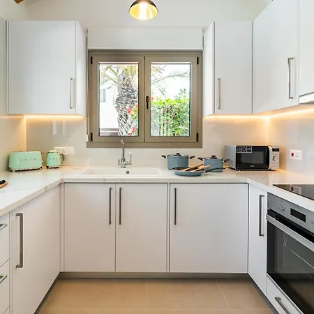 Villa Sophia By Ezoria Paphos